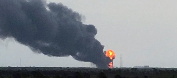 An explosion on the launch site of a SpaceX Falcon 9 rocket is shown in Cape Canaveral, Florida - Sputnik International