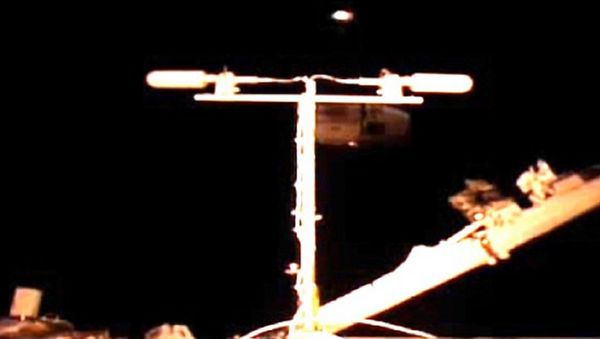 UFO Proof? Two Flashing Lights Caught on Video Near Int’l Space Station - Sputnik International