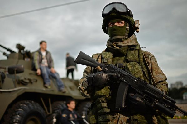 A soldier in 'Ratnik' modern military garment - Sputnik International