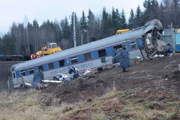 The crash site of the Nevsky Express passenger train with several cars derailed in Tver Region on its way from Moscow to St Petersburg (File) - Sputnik International