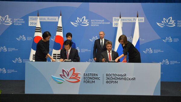 September 3, 2016. Russian President Vladimir Putin and South Korean President Park Geun-hye, background, during the ceremony of signing joint documents following the Russian-South Korean talks as part of the Eastern Economic Forum. Foreground, second left: South Korean Minister of Foreign Affairs and Trade Yun Byung-se. Foreground, second right: Russian Minister of Transport Maxim Sokolov. September 3, 2016. Russian President Vladimir Putin and South Korean President Park Geun-hye, background, during the ceremony of signing joint documents following the Russian-South Korean talks as part of the Eastern Economic Forum. Foreground, second left: South Korean Minister of Foreign Affairs and Trade Yun Byung-se. Foreground, second right: Russian Minister of Transport Maxim Sokolov. - Sputnik International