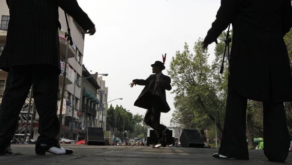 Men dressed in 1940s-era zoot suits dance during a festival in honor of Tin Tan in Mexico City. (File) - Sputnik International