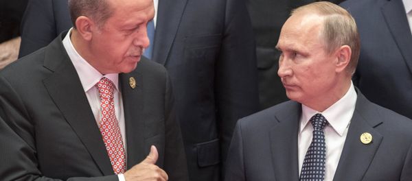 Russian President Vladimir Putin, right, and Turkish President Recep Erdogan during the group photo session of the heads of G20 nations, invitees and international organizations in Hangzhou - Sputnik International