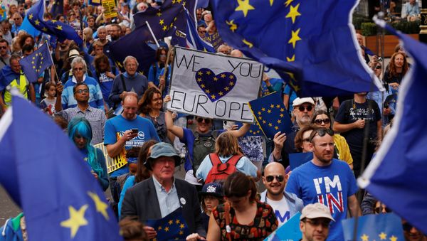 Pro-Europe demonstrators protest during a March for Europe against the Brexit vote result earlier in the year, in London, Britain, September 3, 2016. Pro-Europe demonstrators protest during a March for Europe against the Brexit vote result earlier in the year, in London, Britain, September 3, 2016. - Sputnik International