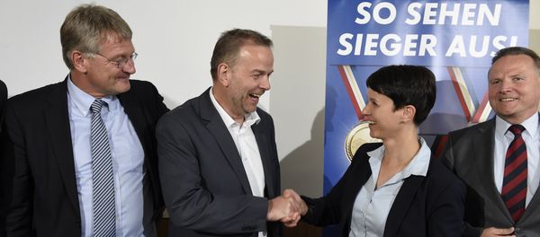 Top candidate for the AFD in Mecklenburg-Western Vorpommern Leif-Erik Holm (2L) shakes hands with AFD leader Frauke Petry flanked by AFD co-leader Joerg Meuthen (L) and AFD's federal whip Georg Pazderski upon arrival for a press conference in Berlin, on September 5, 2016 on day after the regional state elections in Mecklenburg-Western Vorpommern Top candidate for the AFD in Mecklenburg-Western Vorpommern Leif-Erik Holm (2L) shakes hands with AFD leader Frauke Petry flanked by AFD co-leader Joerg Meuthen (L) and AFD's federal whip Georg Pazderski upon arrival for a press conference in Berlin, on September 5, 2016 on day after the regional state elections in Mecklenburg-Western Vorpommern - Sputnik International