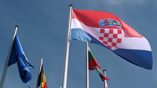 Croatian flag is raised during a ceremony for Croatia's accession to the European Union on July 01, 2013, in the European Parliament in Strasbourg, eastern France - Sputnik International