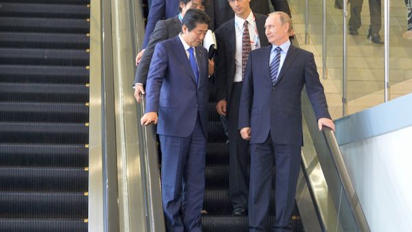 Russian President Vladimir Putin and Japanese Prime Minister Shinzo Abe meet at the Eastern Economic Forum on Russky Island, September 2016 Russian President Vladimir Putin and Japanese Prime Minister Shinzo Abe meet at the Eastern Economic Forum on Russky Island, September 2016 - Sputnik International