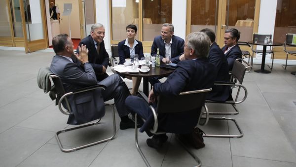 AfD (Alternative for Germany) party chairwoman, Frauke Petry, center, talks with party members prior to a news conference in Berlin, Monday, Sept. 5, 2016 - Sputnik International