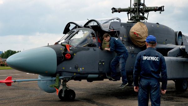 Mechanics work on a Ka-52K Katran helicopter at the Progress aviation plant in the Primorsky Territory - Sputnik International