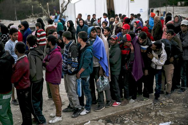 Refugees and migrants line up for a food distribution at the Moria refugee camp on the Greek island of Lesbos, November 5, 2015 Refugees and migrants line up for a food distribution at the Moria refugee camp on the Greek island of Lesbos, November 5, 2015 - Sputnik International