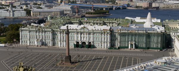 A view of the Palace Square and State Hermitage Museum in St. Petersburg. - Sputnik International
