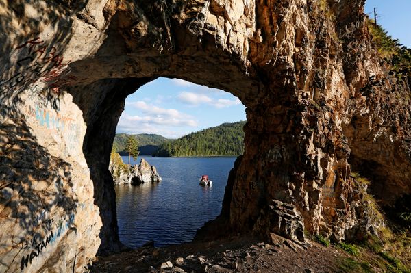 A motor boat is seen through the Tsarskie Vorota (Tsar Gate) rock during the sunset in the Biryusa Bay of the Yenisei River in Taiga district outside the Siberian city of Krasnoyarsk, Russia, September 5, 2016 A motor boat is seen through the Tsarskie Vorota (Tsar Gate) rock during the sunset in the Biryusa Bay of the Yenisei River in Taiga district outside the Siberian city of Krasnoyarsk, Russia, September 5, 2016 - Sputnik International