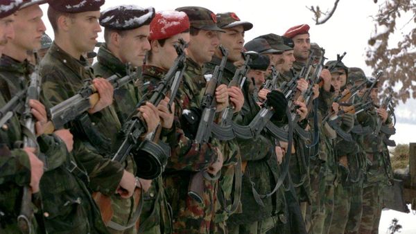 A Kosovo Liberation Army (UCK) honor guard stands at attention at the funeral in southwestern Kosovo near Pec and Djakovica for five of 24 Kosovars slain in an ambush in Rogovo last week by Serbian Interior Ministry forces. - Sputnik International