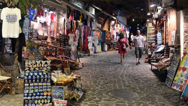 People walk at the old agora (market place) in the resort town of Mithymna (also referred to as Molyvos) on the island of Lesbos, affected by a drop in tourism due to the refugee crisis, on July 19, 2016 - Sputnik International