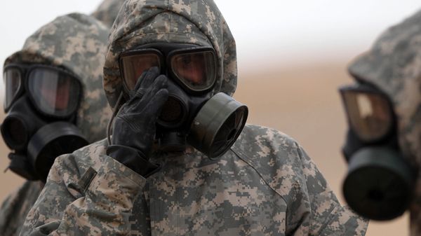 Soldiers wear mask sas they take part in a military exercise simulating a chemical weapons attack during the international Eager Lion military event on June 2, 2014 at Prince Hashem Bin Abdullah II training center, in Zarqa, 30 km east of Amman, Jordan - Sputnik International