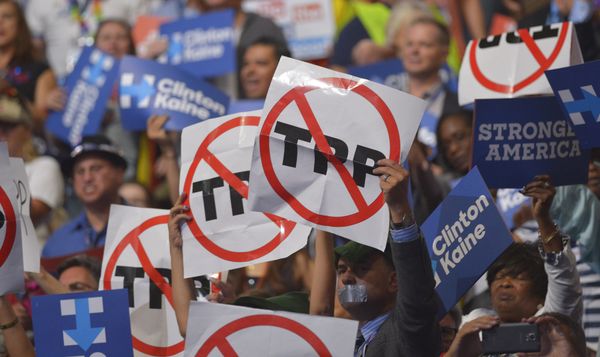 People hold signs against the Trans Pacific Partnership (TPP) on Day 3 of the Democratic National Convention at the Wells Fargo Center, July 27, 2016 in Philadelphia, Pennsylvania People hold signs against the Trans Pacific Partnership (TPP) on Day 3 of the Democratic National Convention at the Wells Fargo Center, July 27, 2016 in Philadelphia, Pennsylvania - Sputnik International