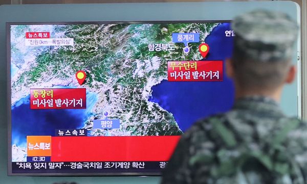 A South Korean soldier watches a TV broadcasting a news report on Seismic activity produced by a suspected North Korean nuclear test, at a railway station in Seoul, South Korea, September 9, 2016. A South Korean soldier watches a TV broadcasting a news report on Seismic activity produced by a suspected North Korean nuclear test, at a railway station in Seoul, South Korea, September 9, 2016. - Sputnik International