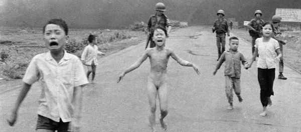 This is a June 8, 1972 file photo of South Vietnamese forces follow after terrified children, including 9-year-old Kim Phuc, center, as they run down Route 1 near Trang Bang after an aerial napalm attack on suspected Viet Cong hiding places This is a June 8, 1972 file photo of South Vietnamese forces follow after terrified children, including 9-year-old Kim Phuc, center, as they run down Route 1 near Trang Bang after an aerial napalm attack on suspected Viet Cong hiding places - Sputnik International