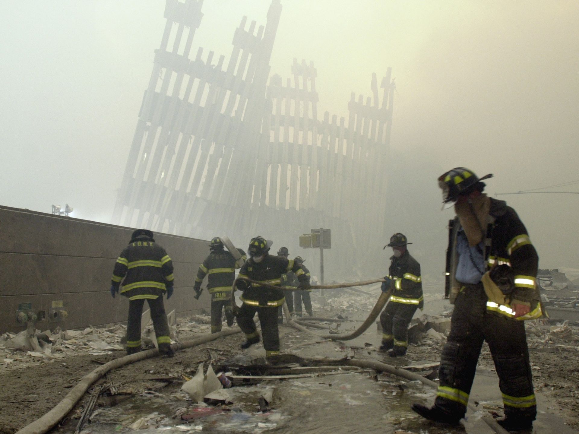 Firefighters work beneath the destroyed mullions, the vertical struts which once faced the soaring outer walls of the World Trade Center towers, after a terrorist attack on the twin towers in New York. (File) Firefighters work beneath the destroyed mullions, the vertical struts which once faced the soaring outer walls of the World Trade Center towers, after a terrorist attack on the twin towers in New York. (File) - Sputnik International, 1920, 10.09.2021