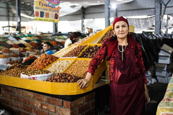 A woman sells dried fruits and herbs in Osh Bazaar in Bishkek A woman sells dried fruits and herbs in Osh Bazaar in Bishkek - Sputnik International