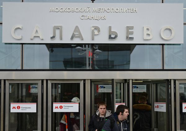 People near the entrance to the Salaryevo metro station of the Sokolnicheskaya Line of the Moscow Metro People near the entrance to the Salaryevo metro station of the Sokolnicheskaya Line of the Moscow Metro - Sputnik International