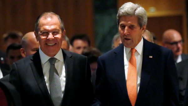 U.S. Secretary of State John Kerry (R) and Russian Foreign Minister Sergei Lavrov walk into their meeting room in Geneva, Switzerland, to discuss the crisis in Syria, September 9, 2016 - Sputnik International
