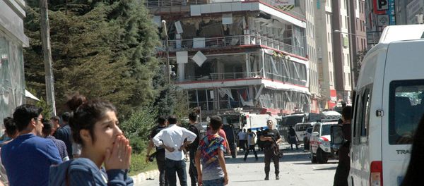 People and security members look at damage after a car bomb attack in city center of Van, eastern Turkey, Monday, Sept. 12, 2016. People and security members look at damage after a car bomb attack in city center of Van, eastern Turkey, Monday, Sept. 12, 2016. - Sputnik International
