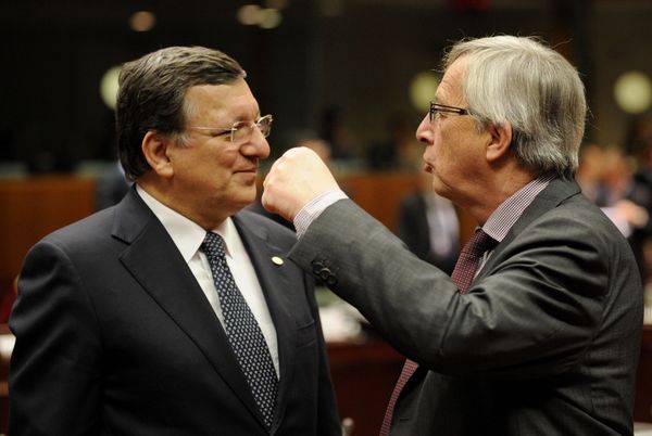 European Commission President Jose Manuel Barroso (L) talks with Luxembourg Prime Minister Jean-Claude Juncker during a roundtable meeting at the EU headquarters on May 22, 2013 in Brussels, during European Union leaders summit. - Sputnik International