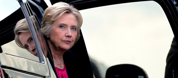 Democratic presidential nominee Hillary Clinton arrives at the airport following a campaign Voter Registration Rally at the University of South Florida in Tampa, Florida, United States, September 6, 2016. Democratic presidential nominee Hillary Clinton arrives at the airport following a campaign Voter Registration Rally at the University of South Florida in Tampa, Florida, United States, September 6, 2016. - Sputnik International