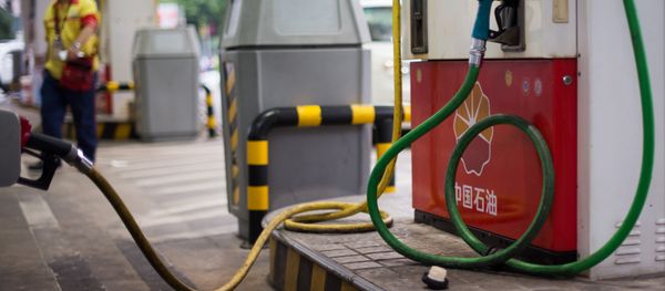 This photo taken on August 27, 2014 shows a petrol pump at a PetroChina petrol station in Shanghai This photo taken on August 27, 2014 shows a petrol pump at a PetroChina petrol station in Shanghai - Sputnik International