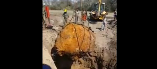 The extraction of Gancedo Meteorite - Sputnik International