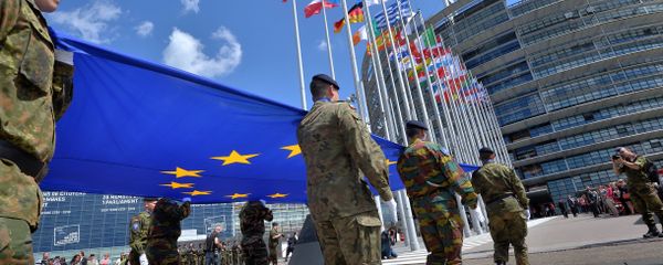 Soldiers of a Eurocorps detachment carry the European Union flag to mark the inaugural European Parliament session on June 30, 2014, in front of the European Parliament in Strasbourg, eastern France Soldiers of a Eurocorps detachment carry the European Union flag to mark the inaugural European Parliament session on June 30, 2014, in front of the European Parliament in Strasbourg, eastern France - Sputnik International