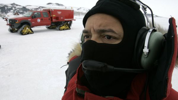 U.S. Air Force reserve Master Sgt. Leon Harper wears extreme cold weather gear as he talks on a headset to crew inside a U.S. Air Force C-17 Globemaster cargo plane as it is unloaded at McMurdo Station in Antarctica U.S. Air Force reserve Master Sgt. Leon Harper wears extreme cold weather gear as he talks on a headset to crew inside a U.S. Air Force C-17 Globemaster cargo plane as it is unloaded at McMurdo Station in Antarctica - Sputnik International