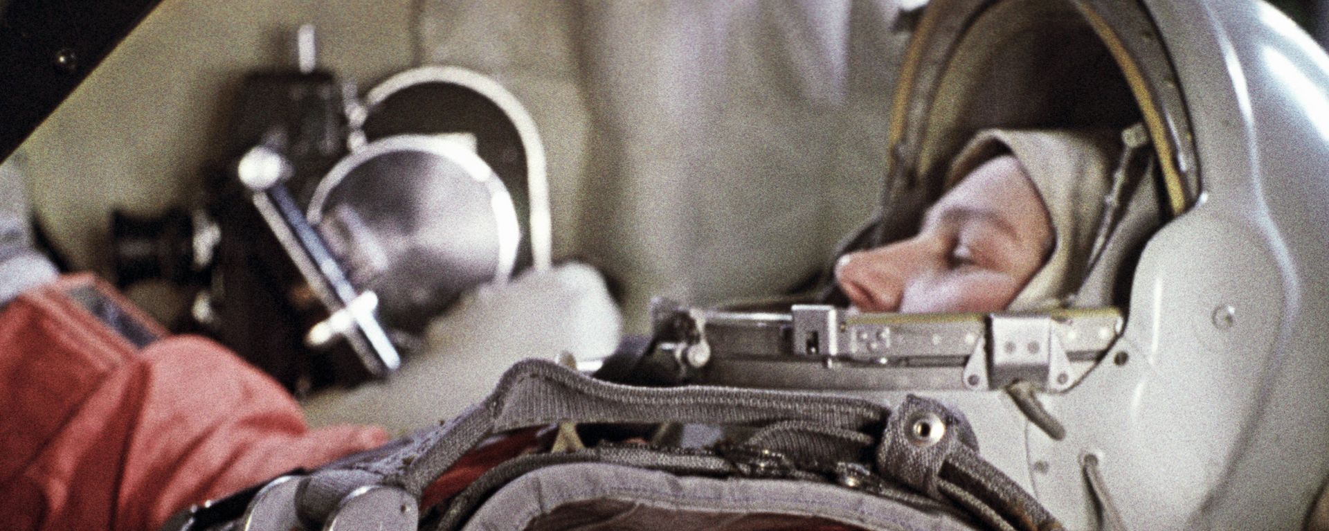 Cosmonaut Valentina Tereshkova inside Vostok spacecraft simulator. Cosmonaut Valentina Tereshkova inside Vostok spacecraft simulator. - Sputnik International, 1920, 16.06.2023