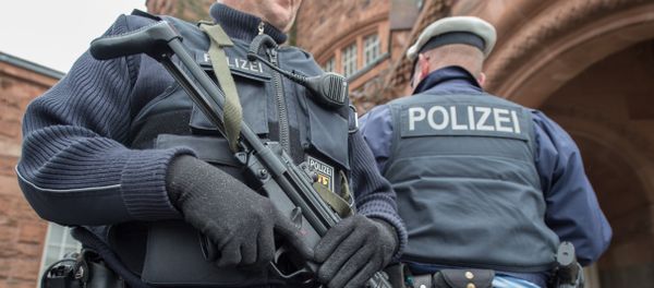A police officer holds a submachine gun at the main train station in Giessen, central Germany, Friday, March 25, 2016 A police officer holds a submachine gun at the main train station in Giessen, central Germany, Friday, March 25, 2016 - Sputnik International