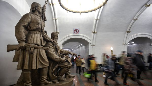 Sculpture Belarusian Partisans installed inside the passage at Belorusskaya station of the Moscow metro - Sputnik International