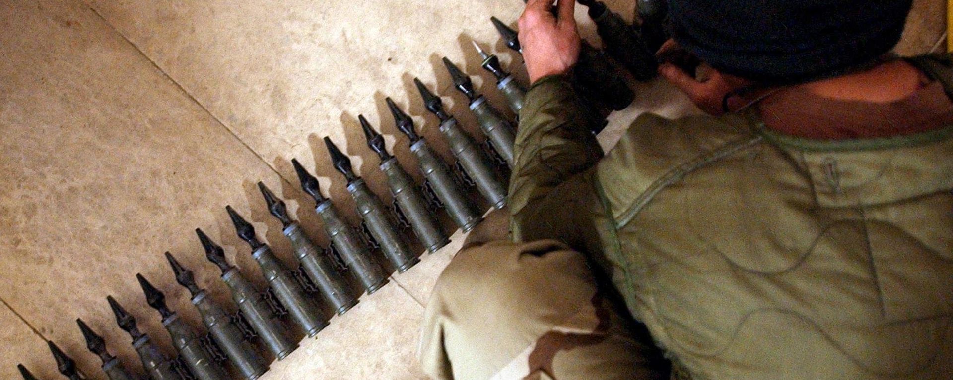 US Army Spcl. Eli Butcher of Charlie Company, from the 1-22 Battalion, 4th Infantry Division, counts 25mm rounds of depleted uranium ammunition, 11 February, 2004, at his base in Tikrit, 180 km (110 miles) north of Baghdad US Army Spcl. Eli Butcher of Charlie Company, from the 1-22 Battalion, 4th Infantry Division, counts 25mm rounds of depleted uranium ammunition, 11 February, 2004, at his base in Tikrit, 180 km (110 miles) north of Baghdad - Sputnik International, 1920, 07.09.2023
