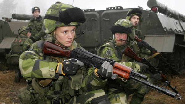 A female Swedish soldier participates in joint Russian-Swedish military training exercises, 12 December 2007, outside St. Petersburg in the town Kamenka A female Swedish soldier participates in joint Russian-Swedish military training exercises, 12 December 2007, outside St. Petersburg in the town Kamenka - Sputnik International