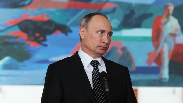 September 17, 2016. President Vladimir Putin speaks to journalists about the results of the visit to Kyrgyzstan, at an airport in Bishkek. September 17, 2016. President Vladimir Putin speaks to journalists about the results of the visit to Kyrgyzstan, at an airport in Bishkek. - Sputnik International