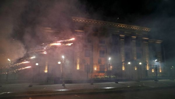 Fireworks launched by protesters, explode near the Russian embassy in Kiev, Ukraine, September 17, 2016. - Sputnik International