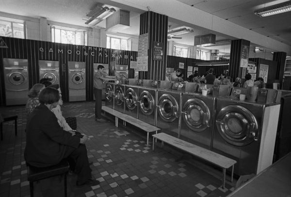 A self-service laundry and dry cleaner's on Profsoyuznaya Street in Moscow. - Sputnik International