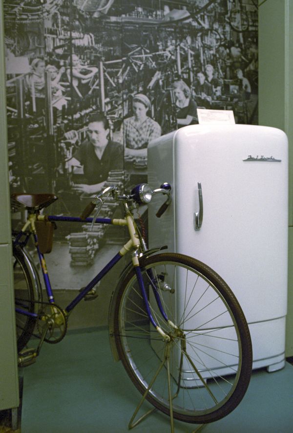 The first Soviet fridge ZiL. - Sputnik International