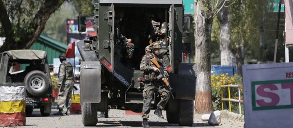Indian army soldiers arrive at the army base which was attacked by suspected rebels in the town of Uri, west of Srinagar, Indian controlled Kashmir, Sunday, Sept. 18, 2016. Indian army soldiers arrive at the army base which was attacked by suspected rebels in the town of Uri, west of Srinagar, Indian controlled Kashmir, Sunday, Sept. 18, 2016. - Sputnik International