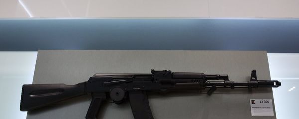 AK-74 assault rifle is sold at a newly opened store of Concern Kalashnikov at Sheremetevo Airport - Sputnik International