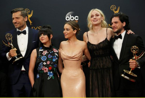 Nikolaj Coster-Waldau (L), Maisie Williams, Emilia Clarke, Sophie Turner and Kit Harrington of HBO's Game of Thrones pose backstage with their award for Oustanding Drama Series at the 68th Primetime Emmy Awards in Los Angeles, California US, September 18, 2016. - Sputnik International