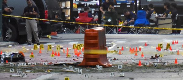 Evidence markers on the street surround police and Federal Bureau of Investigation (FBI) officials near the site of an explosion in the Chelsea neighborhood of Manhattan, New York, U.S. September 18, 2016. Evidence markers on the street surround police and Federal Bureau of Investigation (FBI) officials near the site of an explosion in the Chelsea neighborhood of Manhattan, New York, U.S. September 18, 2016. - Sputnik International