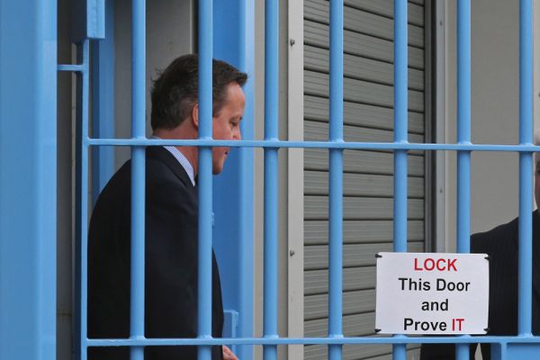 Former British Prime Minister David Cameron is shown around HM Prison Onley in Rugby, central England on February 8, 2016. Former British Prime Minister David Cameron is shown around HM Prison Onley in Rugby, central England on February 8, 2016. - Sputnik International