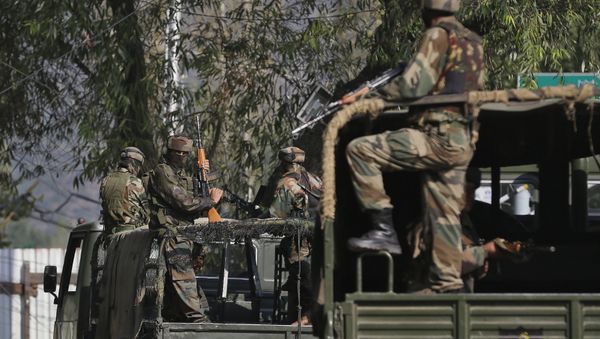 Indian soldiers guard outside the army base which was attacked Sunday by suspected militants at Uri, Indian controlled Kashmir, Monday, Sept. 19, 2016. - Sputnik International
