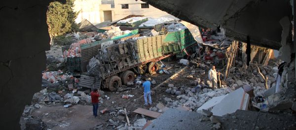 Aid is seen strewn across the floor in the town of Orum al-Kubra on the western outskirts of the northern Syrian city of Aleppo on September 20, 2016, the morning after a convoy delivering aid was hit by a deadly air strike Aid is seen strewn across the floor in the town of Orum al-Kubra on the western outskirts of the northern Syrian city of Aleppo on September 20, 2016, the morning after a convoy delivering aid was hit by a deadly air strike - Sputnik International