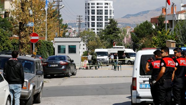 A bomb disposal expert prepares to examine a bag in front of the Israeli Embassy in Ankara, Turkey, September 21, 2016 A bomb disposal expert prepares to examine a bag in front of the Israeli Embassy in Ankara, Turkey, September 21, 2016 - Sputnik International